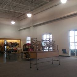 DSW Designer Shoe Warehouse, 6905 Mills Civic Pkwy, West。